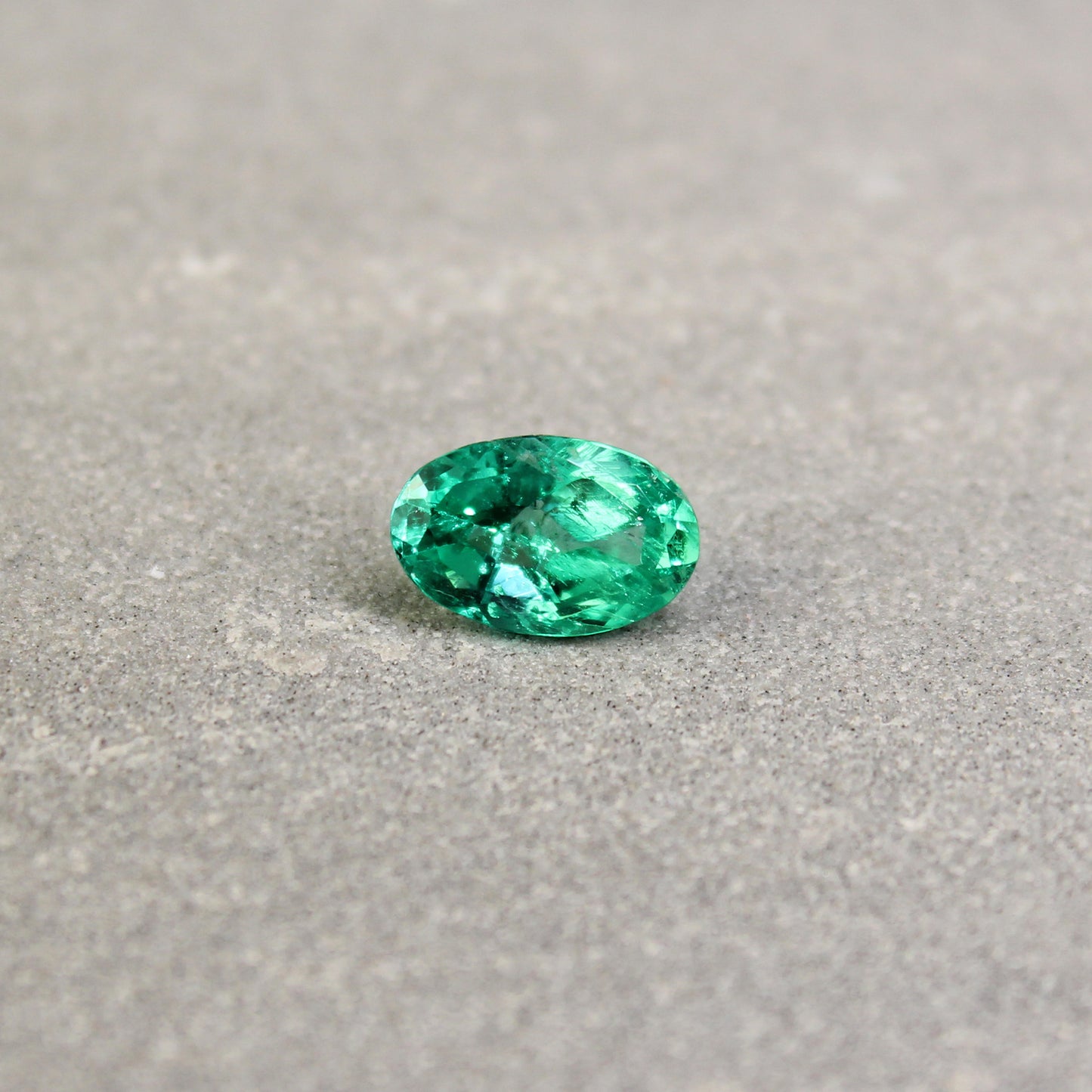 1.14ct Bluish Green, Oval Emerald, Minor Oil, Colombia - 8.86 x 5.72 x 4.18mm