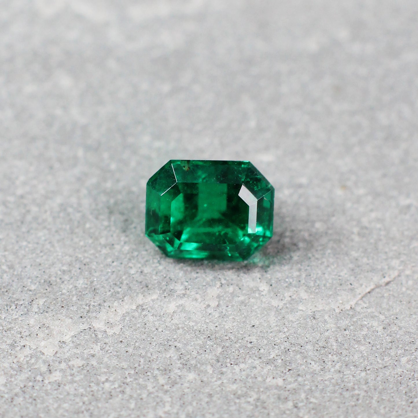 1.53ct Octagon Emerald, Minor Oil, Colombia - 7.32 x 6.03 x 5.30mm