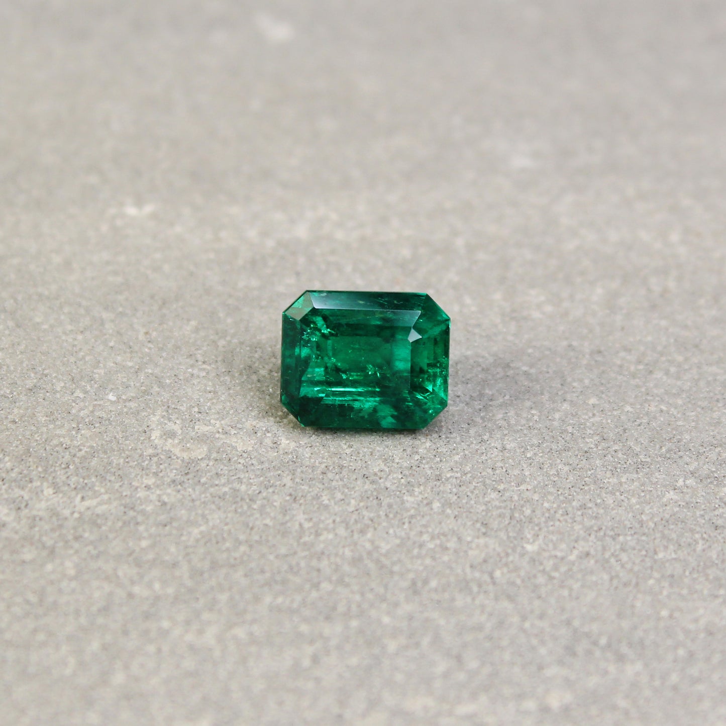 2.58ct Octagon Emerald, Moderate Oil, Afghanistan - 8.63 x 7.03 x 6.01mm