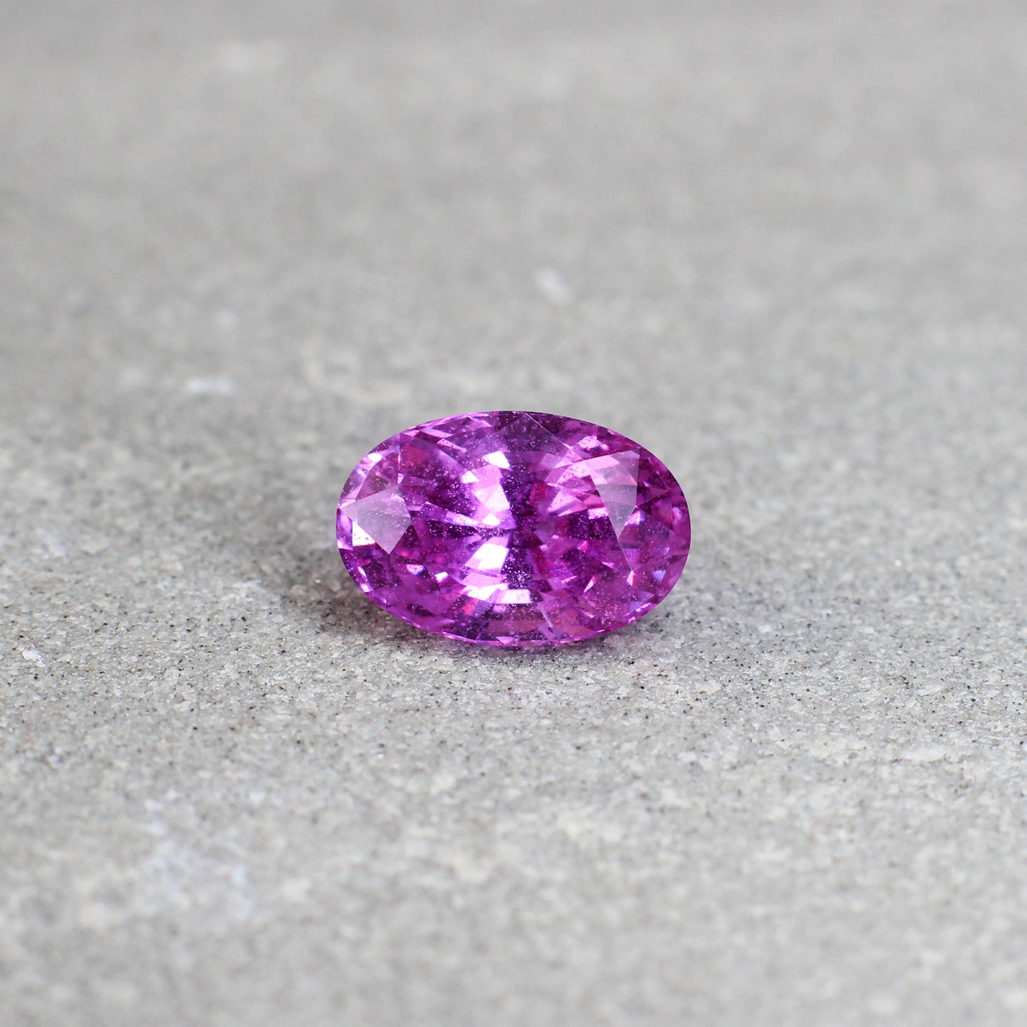 2.64ct Purplish Pink, Oval Sapphire, Heated, Madagascar - 9.21 x 6.09 x 5.58mm