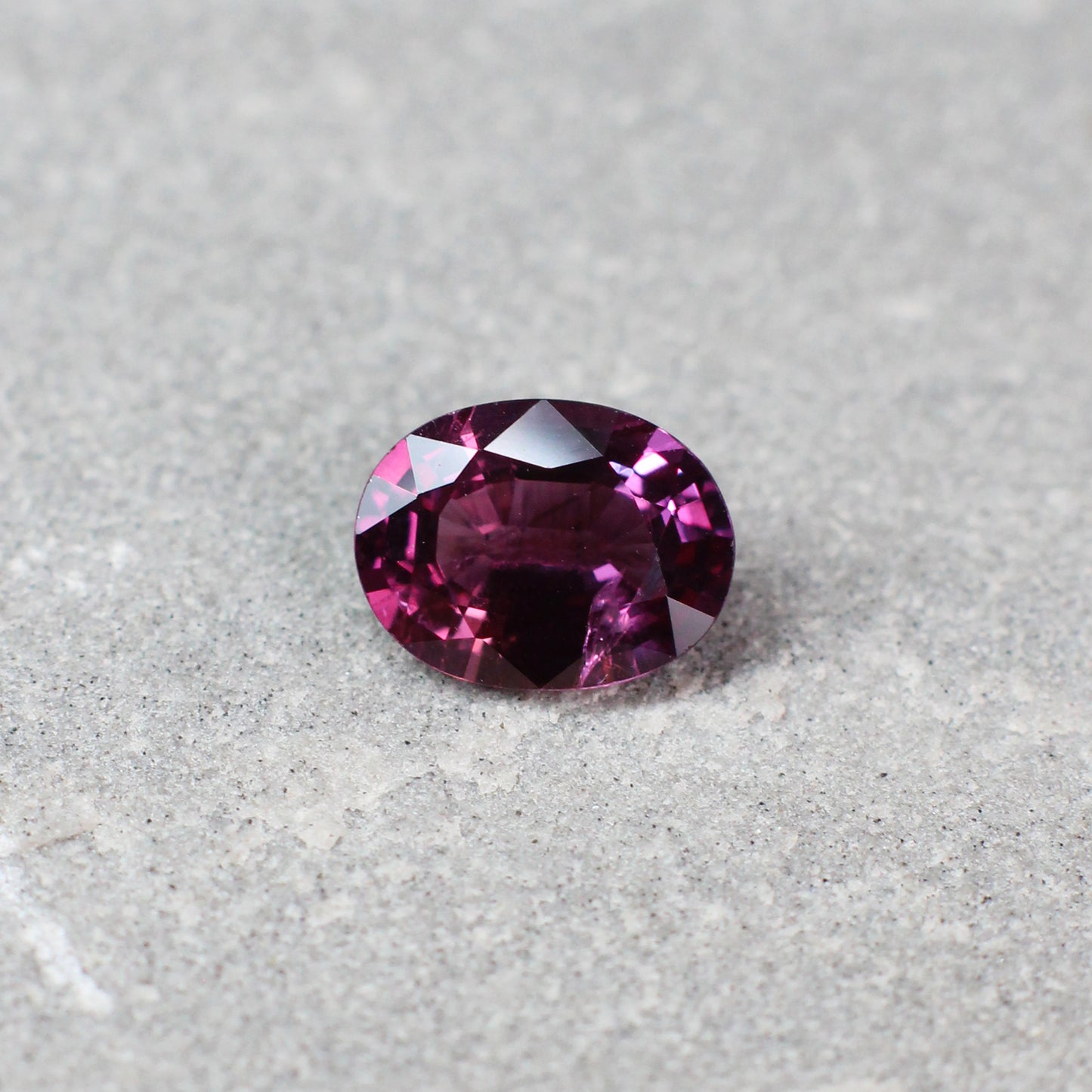 1.40ct Pink/Red, Oval Sapphire, No Heat, Sri Lanka - 7.83 x 5.98 x 3.43mm