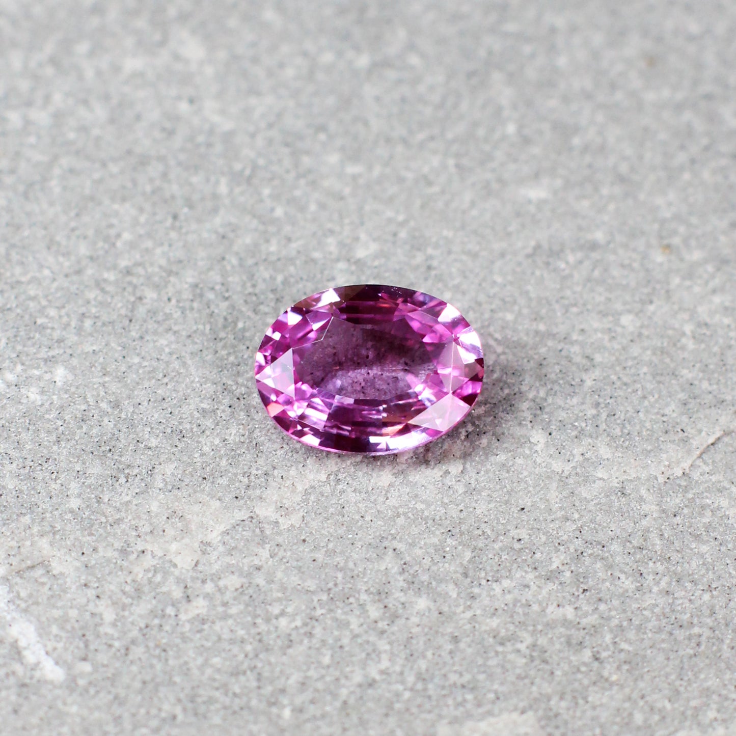 1.30ct Pink, Oval Sapphire, No Heat, Sri Lanka - 7.80 x 5.84 x 3.04mm