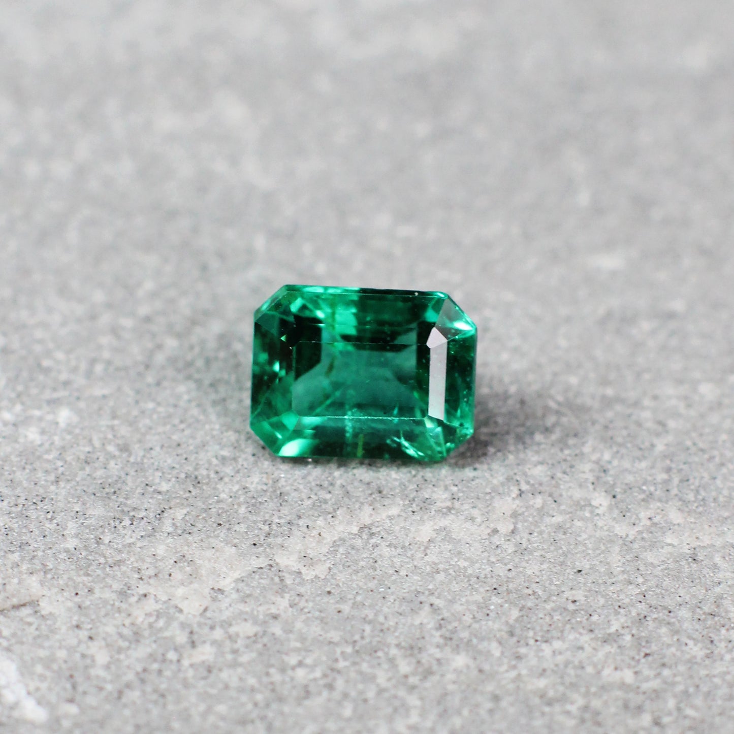 0.96ct Octagon Emerald, Minor Oil, Zambia - 6.79 x 5.19 x 3.89mm